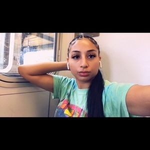 Meet your Posher, Crystal